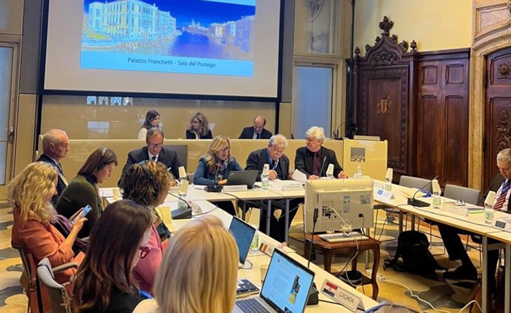 Lotta alla disinformazione e nuove sfide poste dall'intelligenza artificiale al centro dei lavori del Club di Venezia